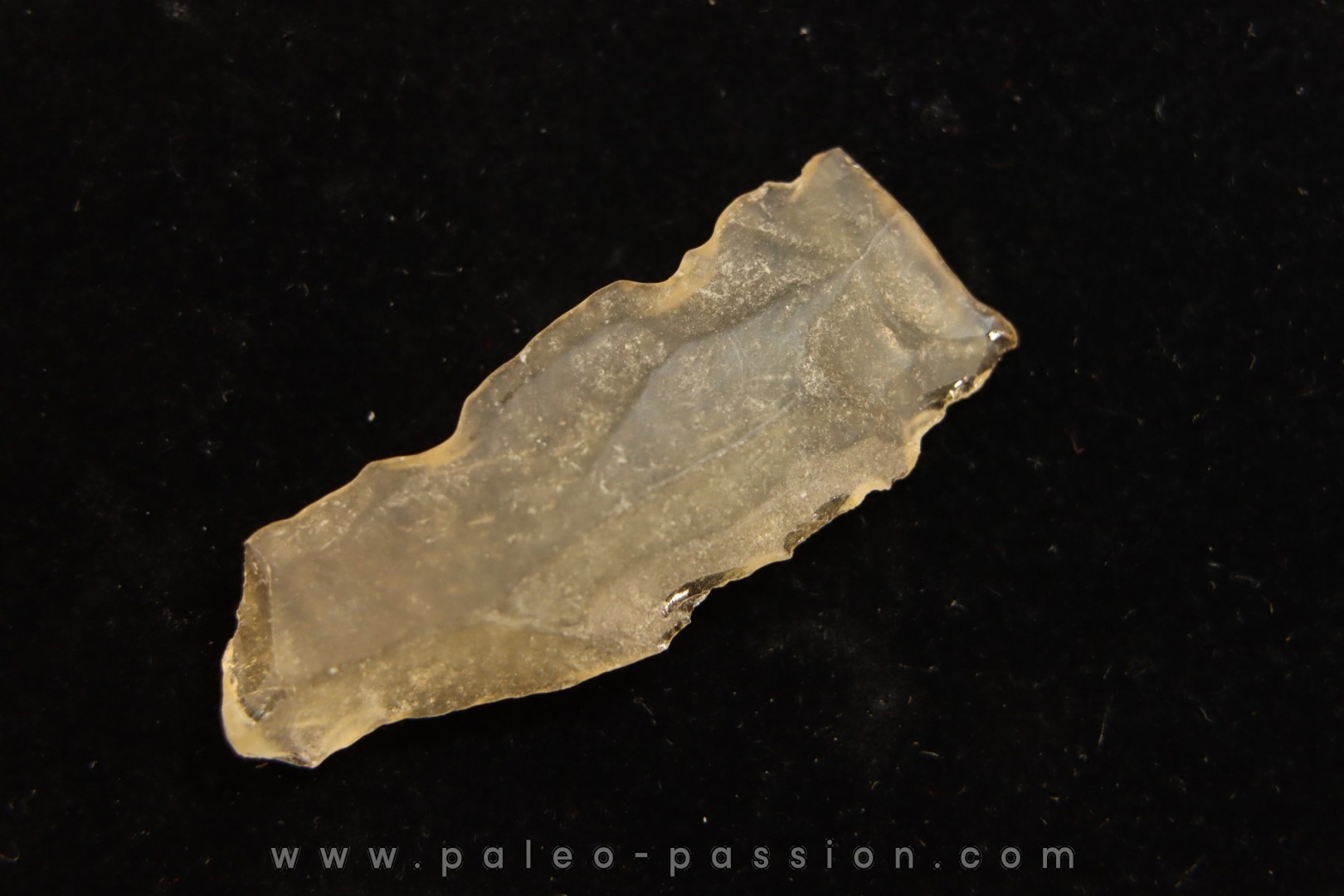TECTITE: verre libyque - (outil taillé)