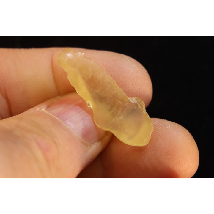 TECTITE: verre libyque - (outil taillé)