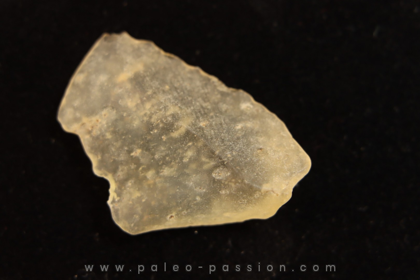 TECTITE: verre libyque - (outil taillé)