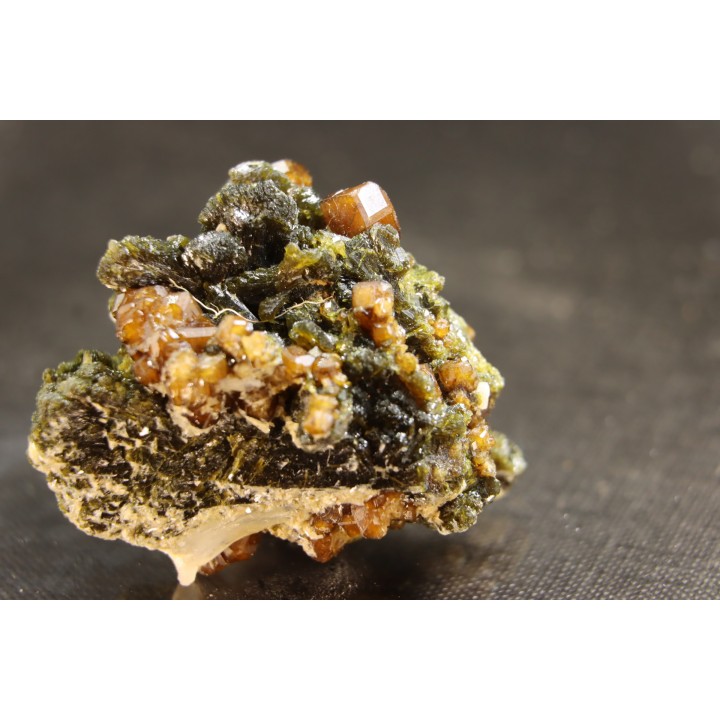 grenats melanite et epidote  -  Diakon, Kayes, Mali