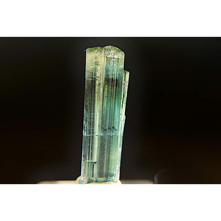 Tourmaline Elbaïte - indigolite- Lavra de Sapo, Ferruginha, Minas Gerais,  Brasil