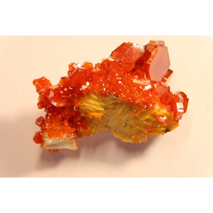 VANADINITE sur BARYTE- Mibladen, Maroc