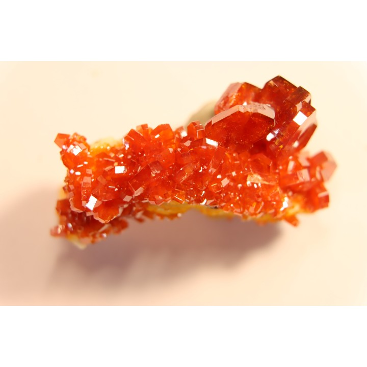 VANADINITE sur BARYTE- Mibladen, Maroc