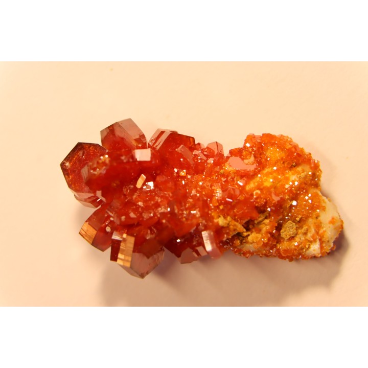 VANADINITE sur BARYTE// Mibladen, Morocco