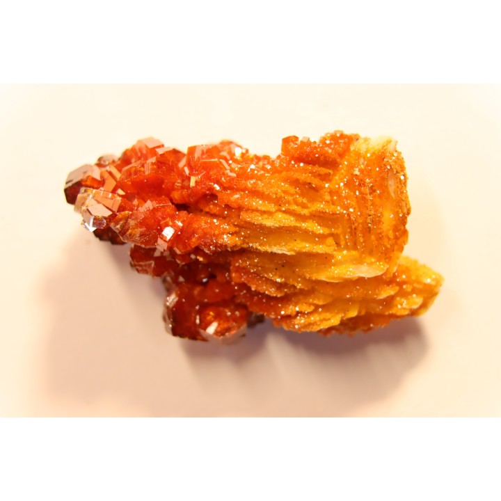 VANADINITE sur BARYTE// Mibladen, Morocco