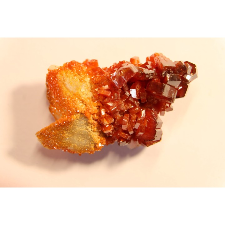 VANADINITE sur BARYTE// Mibladen, Morocco