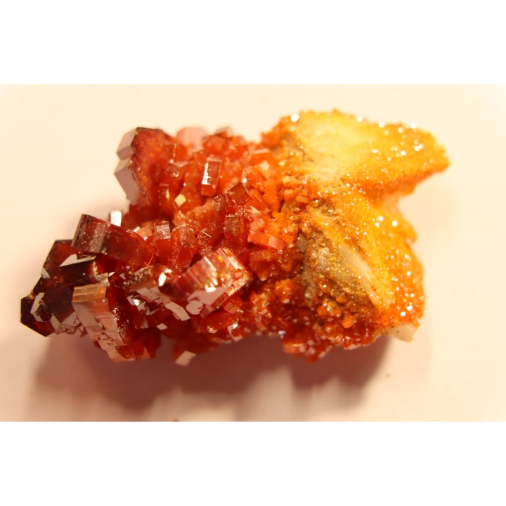 VANADINITE sur BARYTE// Mibladen, Morocco
