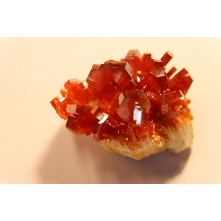 VANADINITE sur BARYTE - Mibladen, Maroc