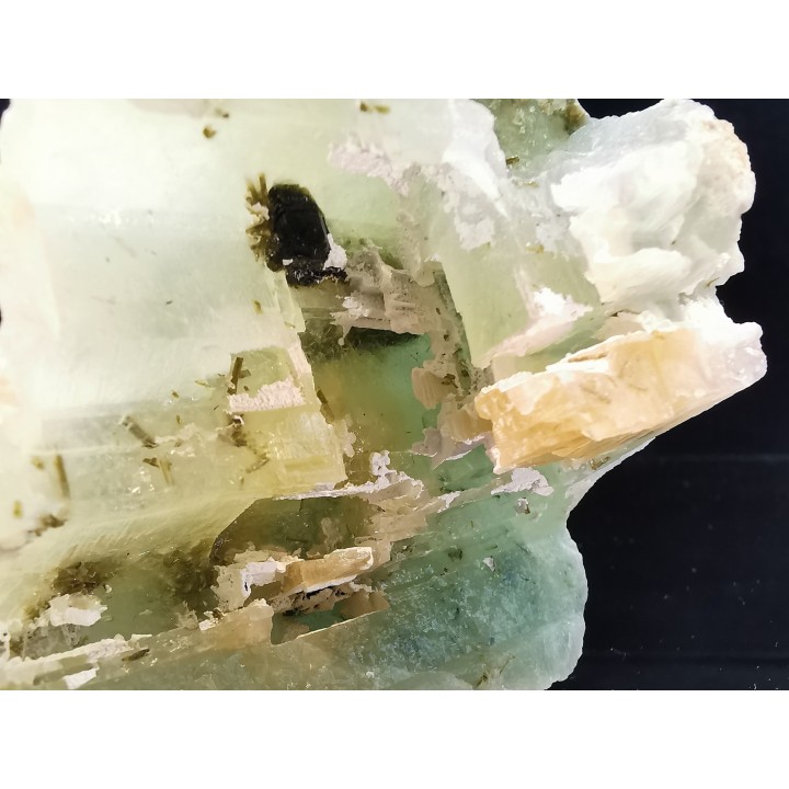 Périmorphose de prehnite après anhydride  Bindougou, Diakon, Kayes, Mali