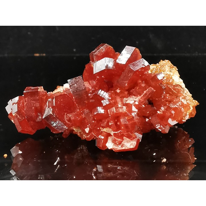 VANADINITE sur BARYTE// Mibladen, Morocco