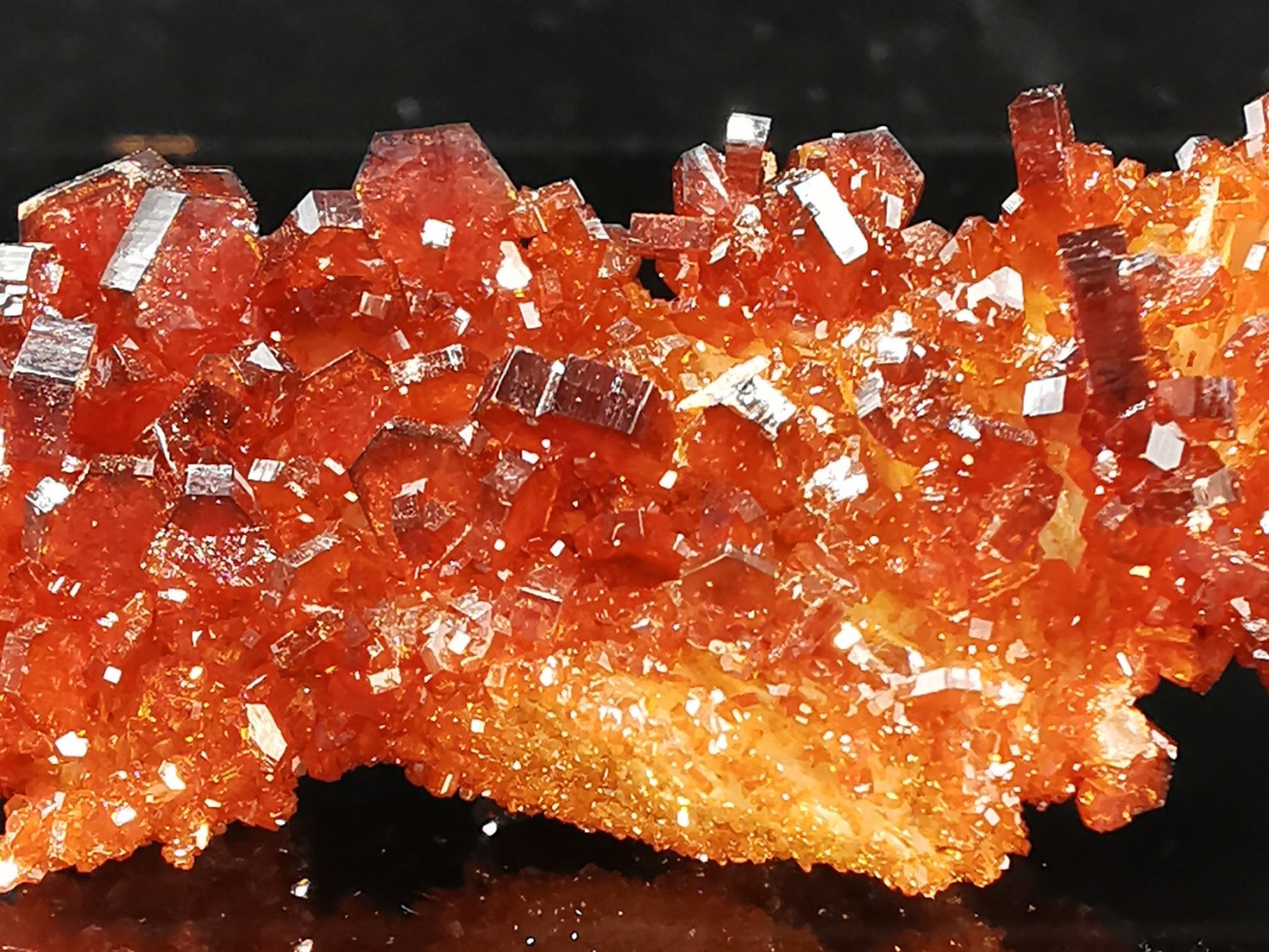 VANADINITE sur BARYTE - Mibladen, Maroc