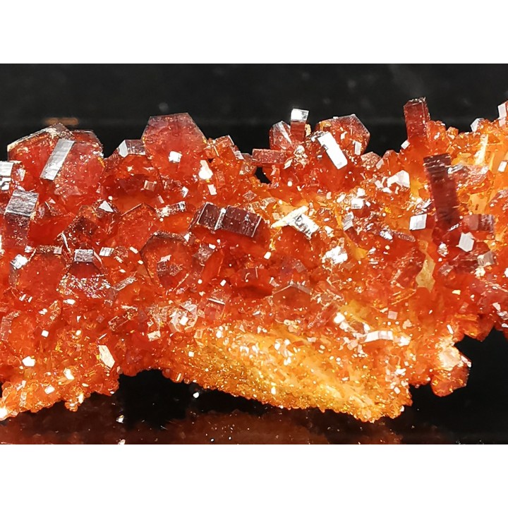 VANADINITE sur BARYTE - Mibladen, Maroc