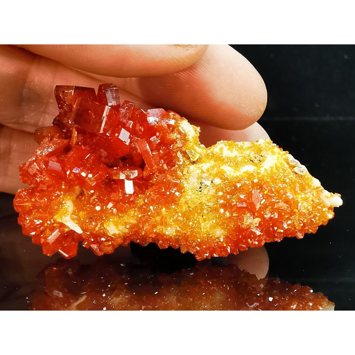 VANADINITE sur BARYTE// Mibladen, Morocco
