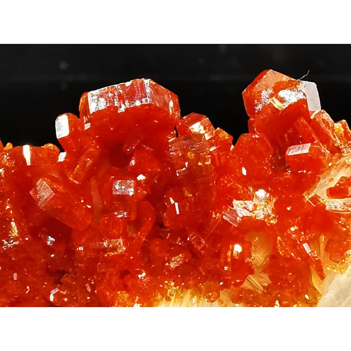 VANADINITE sur BARYTE// Mibladen, Morocco