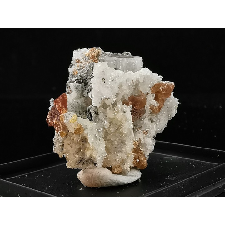 sphalerites orange avec quartz  haus Rappolstein vein,  Sainte Marie Aux Mines, Alsace - FRANCE