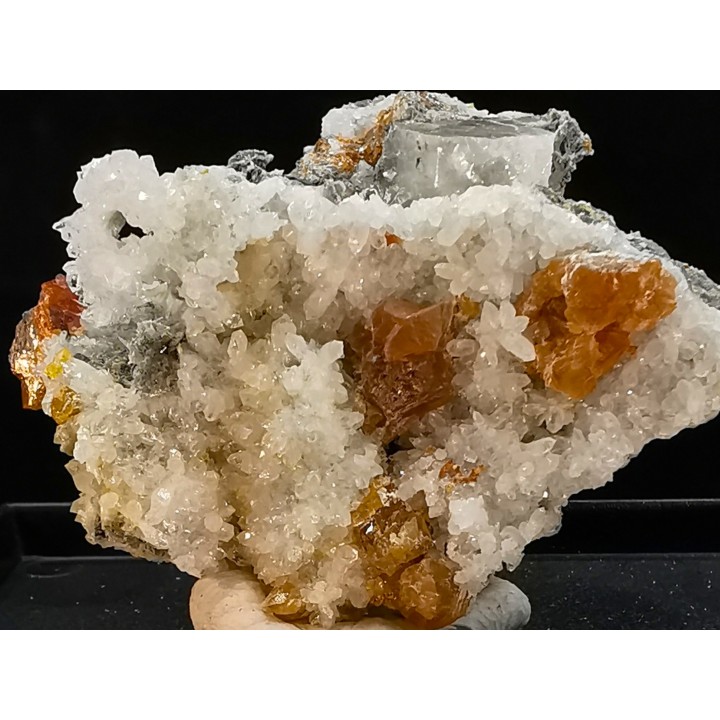 sphalerites orange avec quartz  haus Rappolstein vein,  Sainte Marie Aux Mines, Alsace - FRANCE