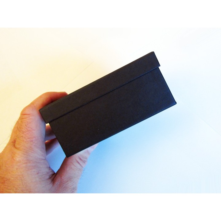 coffret cartonné noir (B09) pour presentation de  fossiles ou mineraux