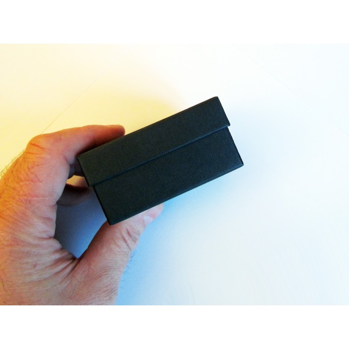 coffret cartonné noir (B18) pour presentation de  fossiles ou mineraux