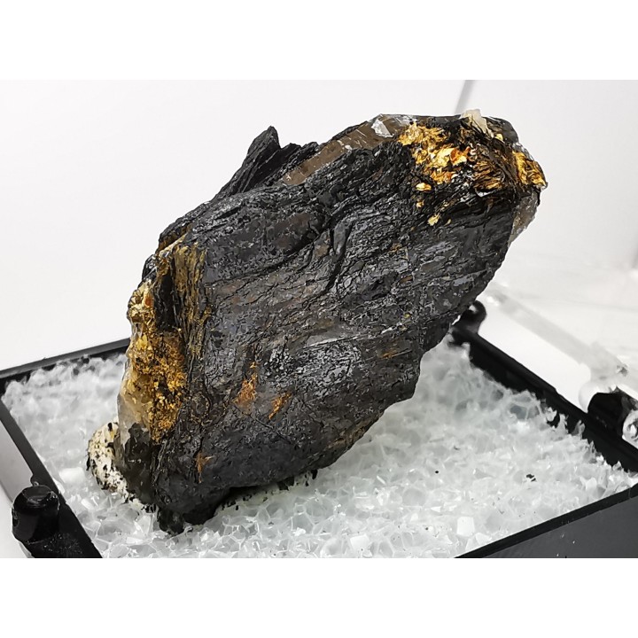 Niobophyllite from Mt. Malosa, Malawi