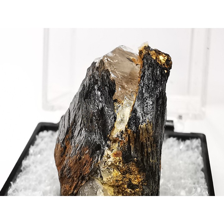 Niobophyllite from Mt. Malosa, Malawi