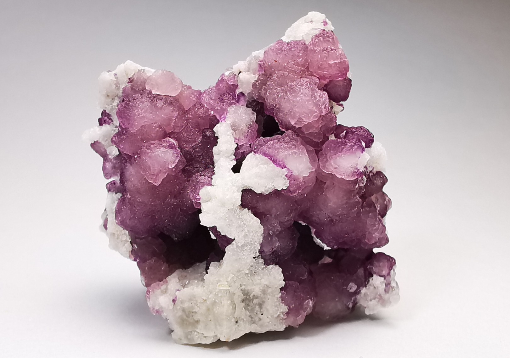 Fluorite and quartz from Tombstone, Arizona, USA