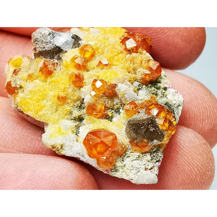 Grenat spessartite sur Quartz, Chine