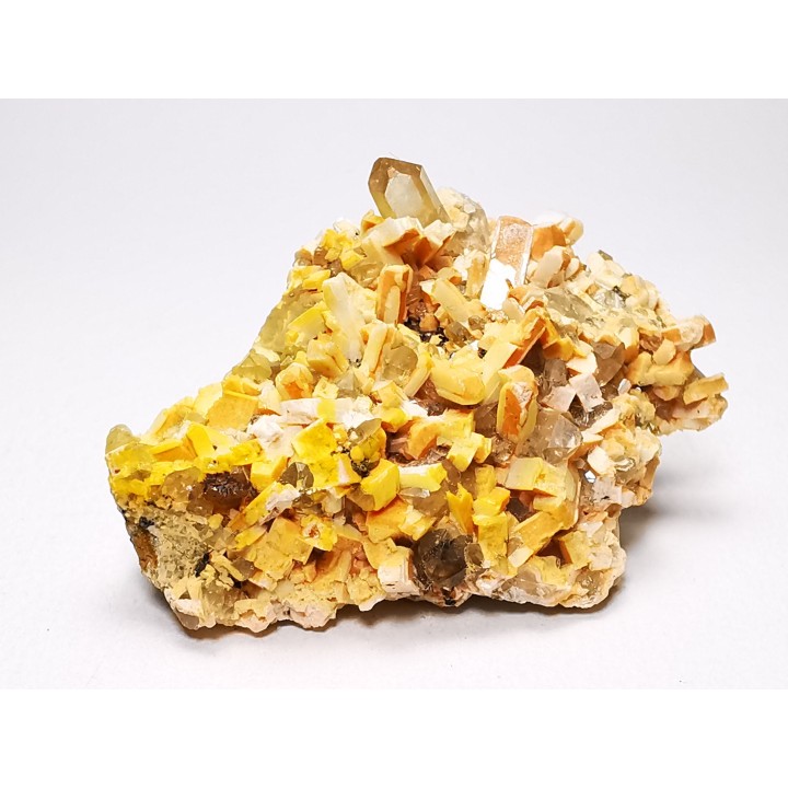 Orthose, quartz, babingtonite – Bavena, Italy