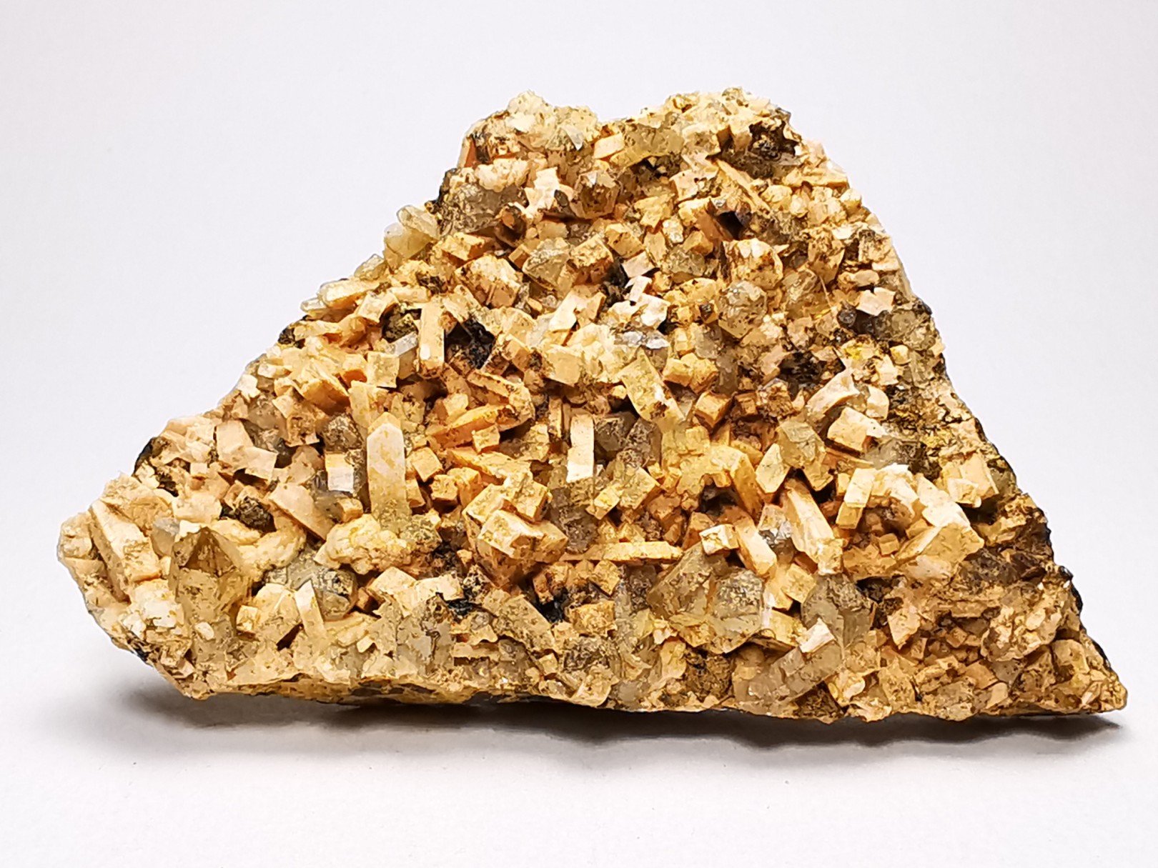Orthose, quartz, babingtonite – Bavena, Italie