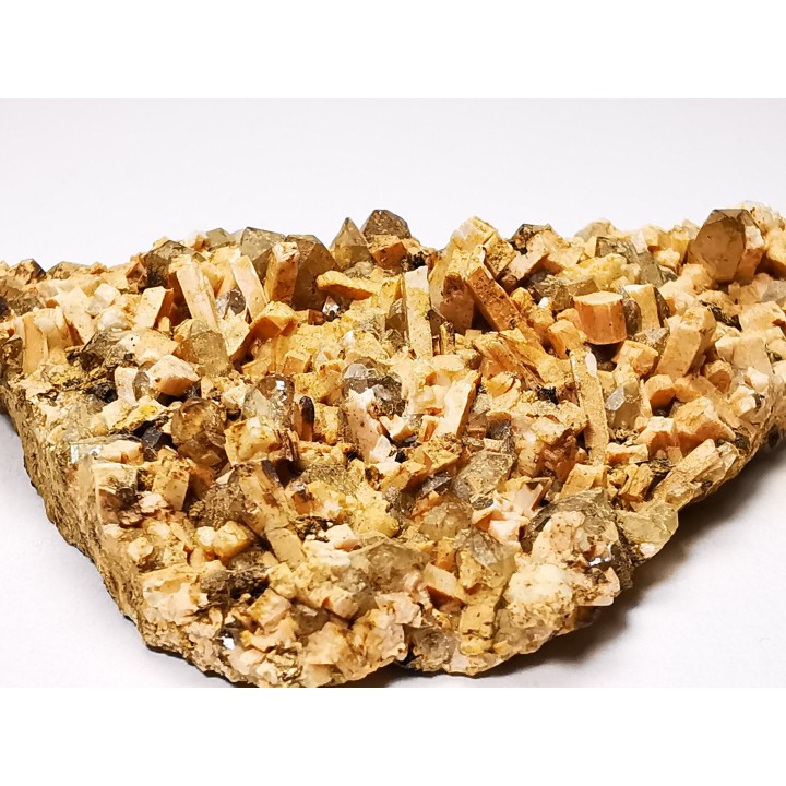 Orthose, quartz, babingtonite – Bavena, Italie