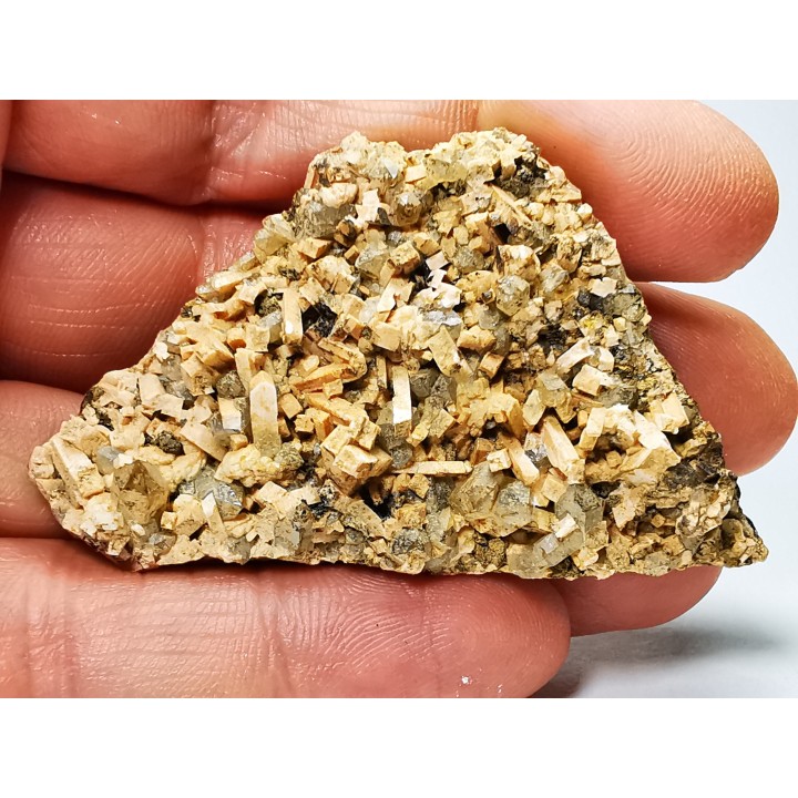 Orthose, quartz, babingtonite – Bavena, Italie