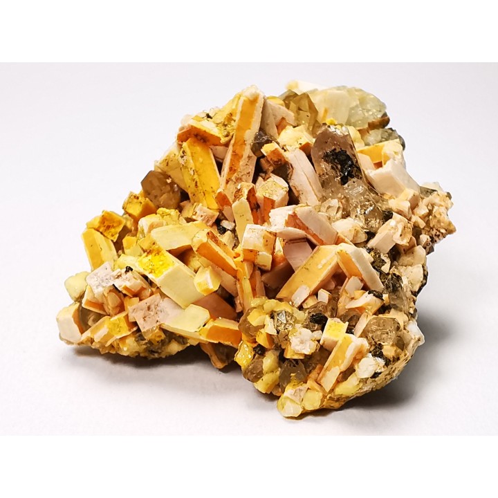 Orthose, quartz, babingtonite – Bavena, Italy