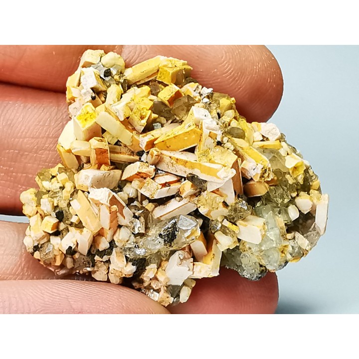 Orthose, quartz, babingtonite – Bavena, Italy
