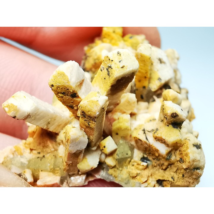 Orthose, quartz, babingtonite – Bavena, Italy