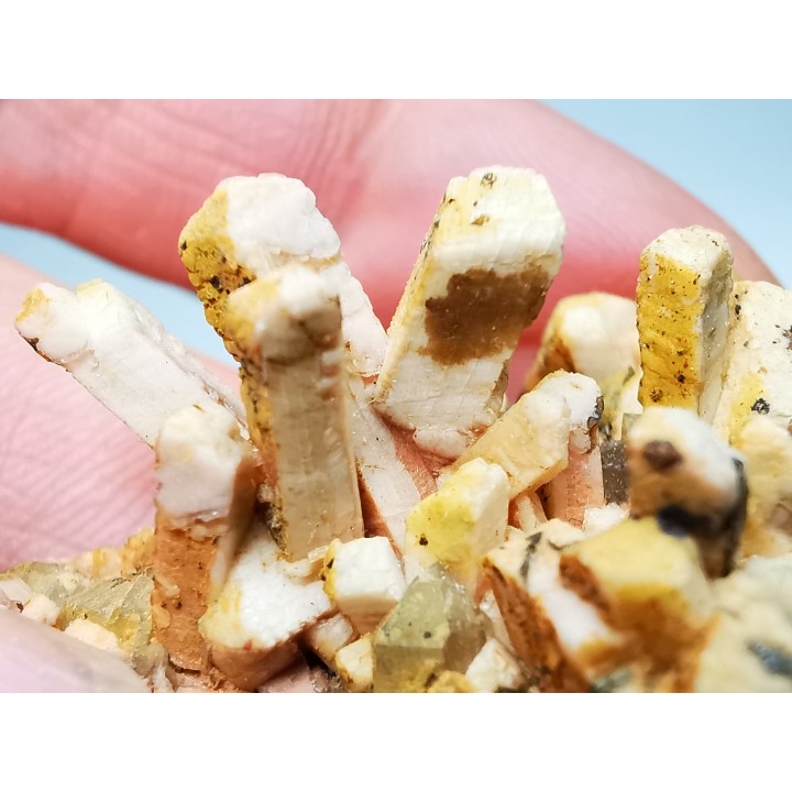 Orthose, quartz, babingtonite – Bavena, Italy