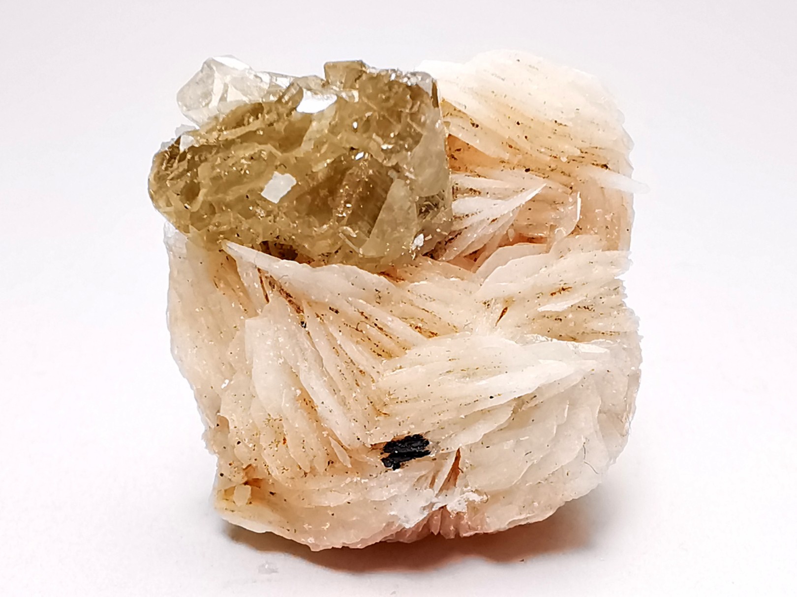 Cerusite fluorescente sur baryte du Maroc