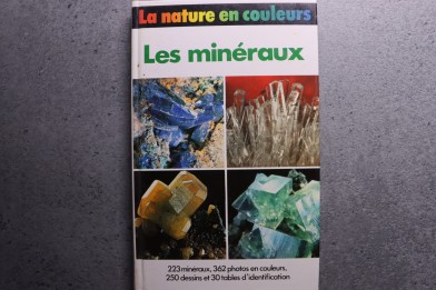 la nature en couleur: LES MINERAUX  Olaf Medenbach   1983