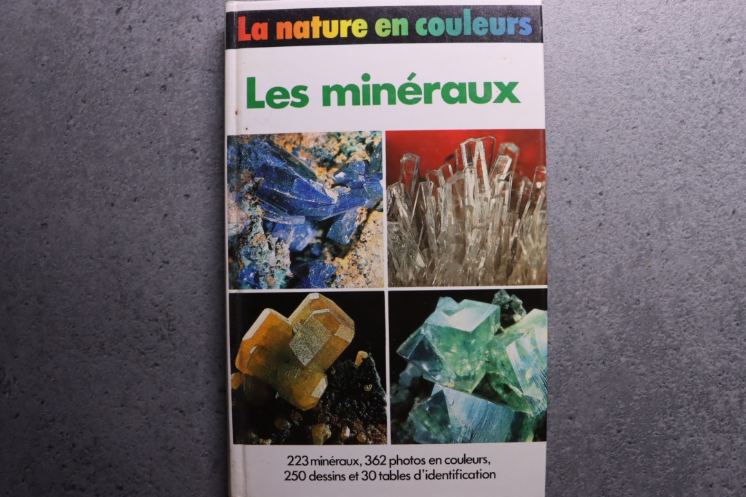 la nature en couleur: LES MINERAUX  Olaf Medenbach    1983