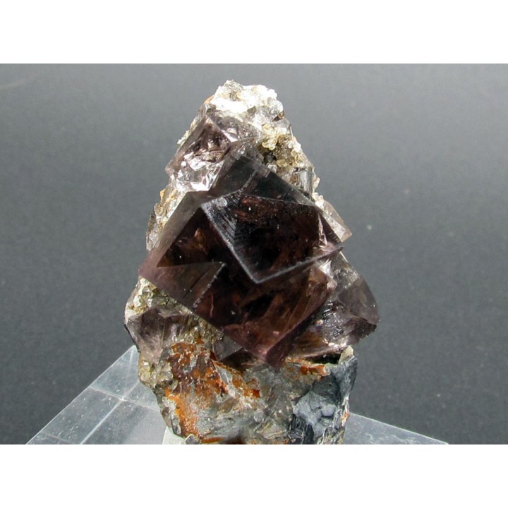 Fluorine (macle)  Heights quarry, Cambria UK