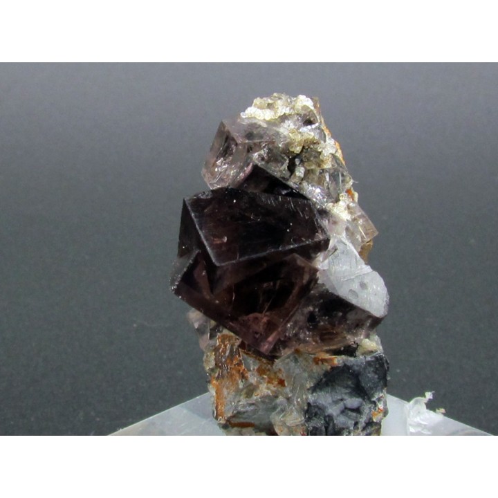 Fluorine (macle)  Heights quarry, Cambria UK