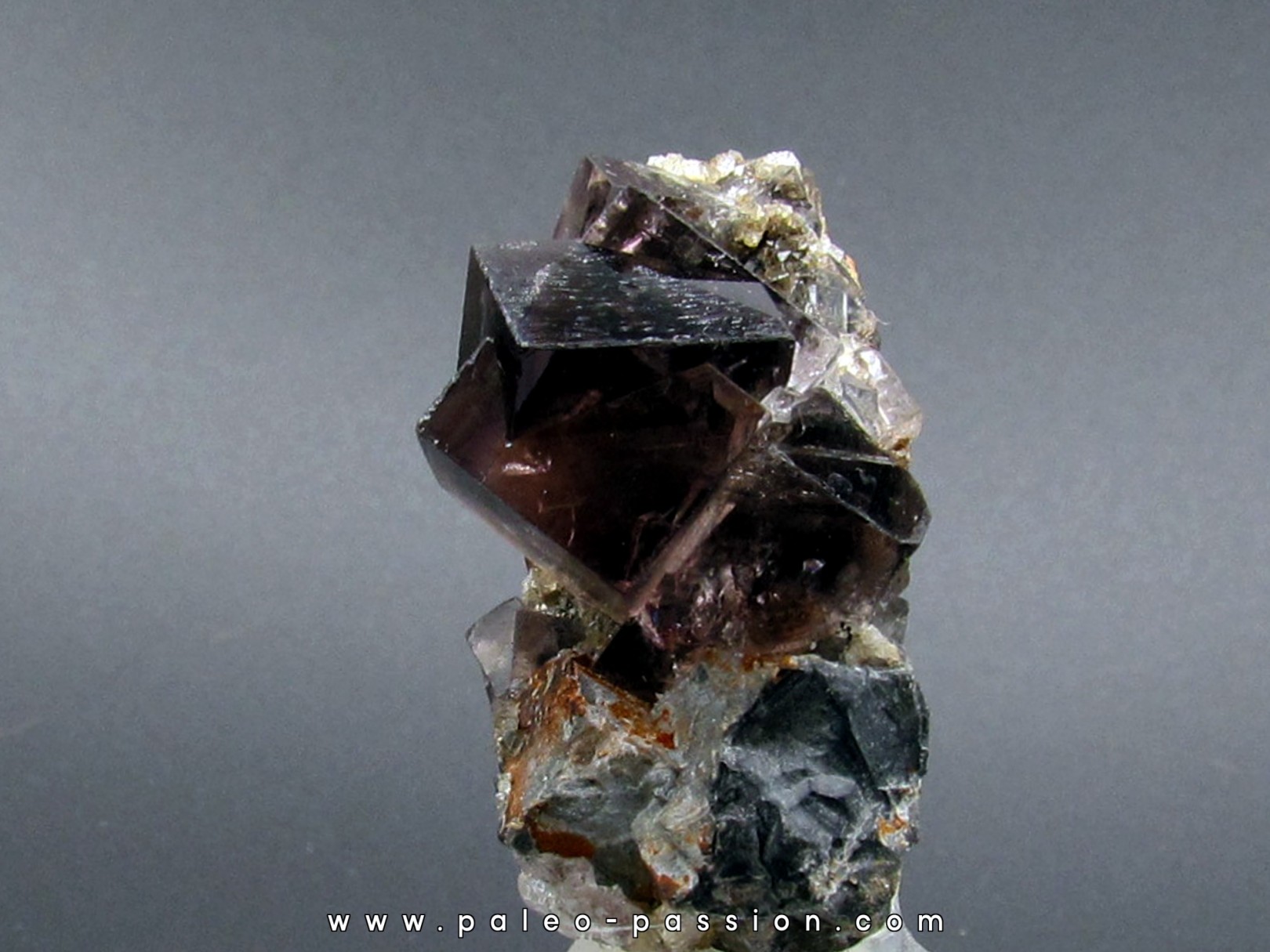 Fluorine (macle) Heights quarry, Cambria UK