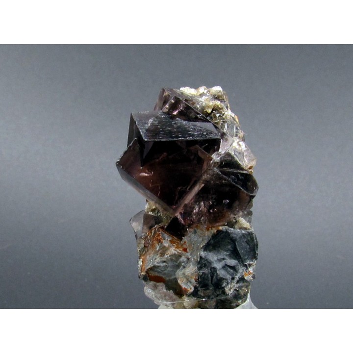 Fluorine (macle)  Heights quarry, Cambria UK
