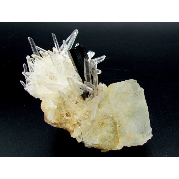 Quartz, Hubnerite, Fluorine from Peru