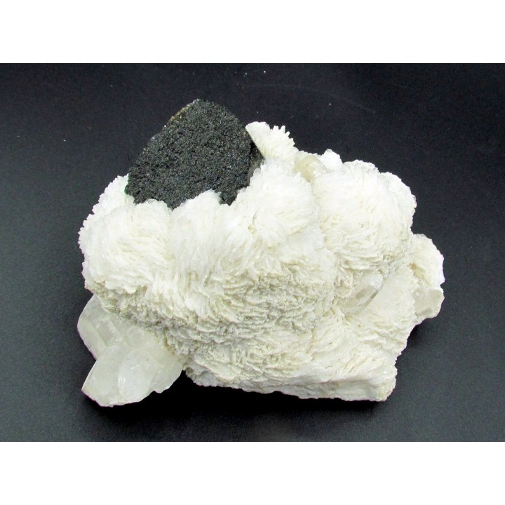 Tourmaline schorl, apatite & Quartz - Minas Gerais - Brasil