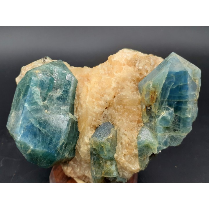 blue Apatite on calcite  slyudyanka, Lac Baikal - RUSSIA