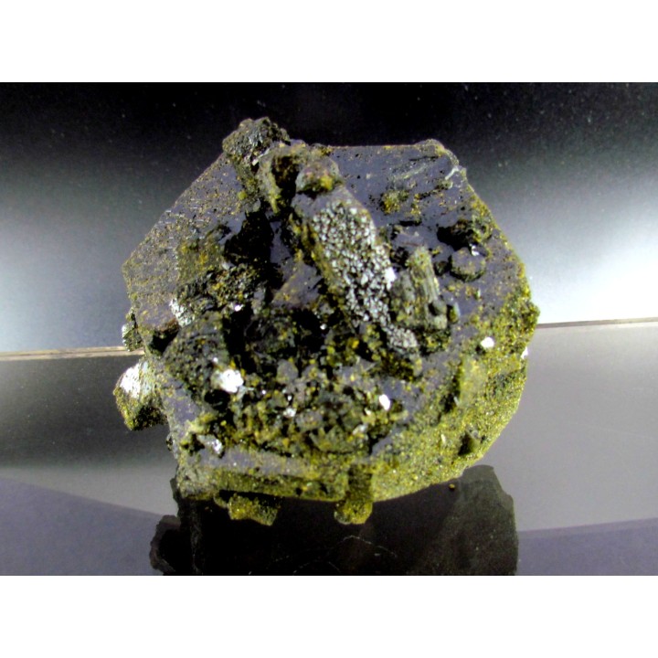 Epidote // PAKISTAN