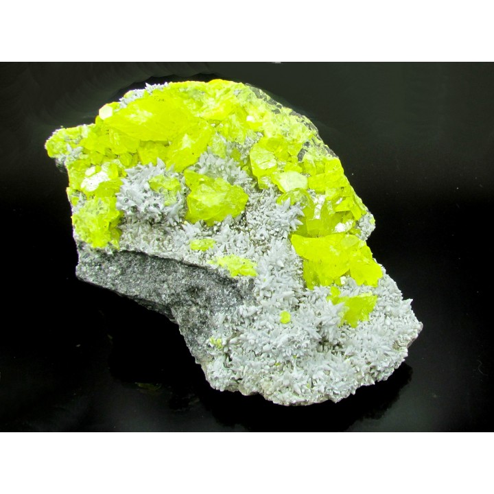 Sulfur crystallized on calcite  - Italia