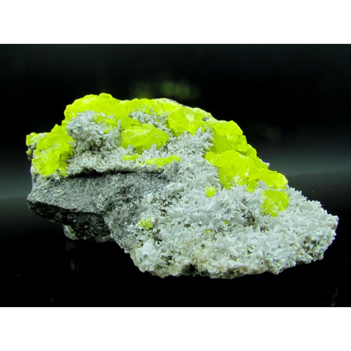 Sulfur crystallized on calcite  - Italia