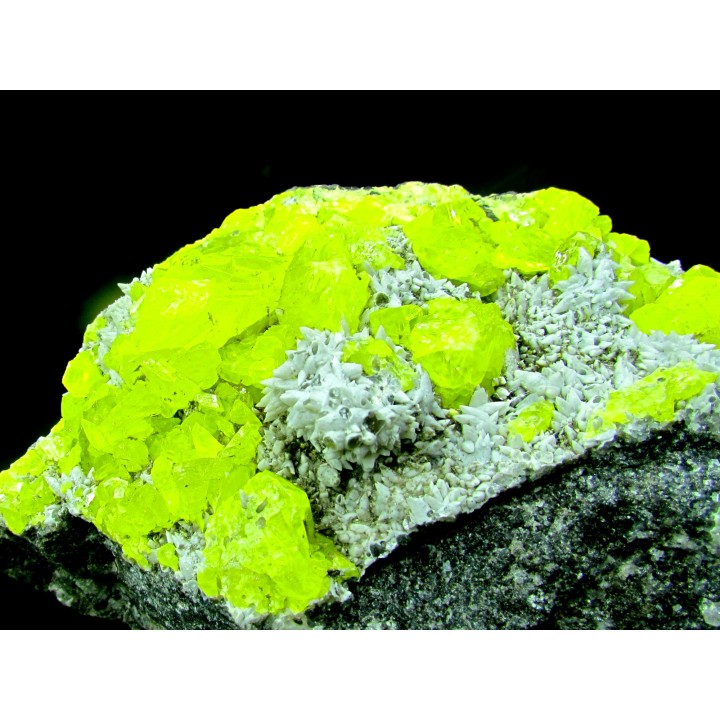 Souffre cristallisé sur calcite - Italie