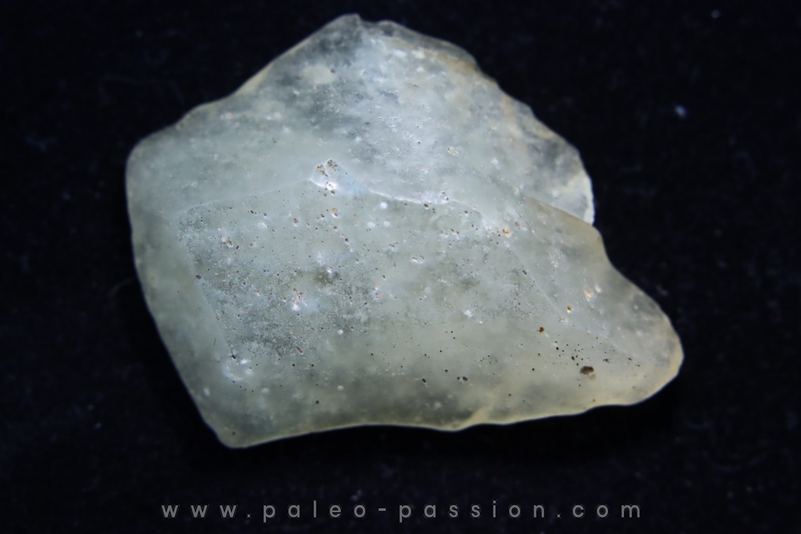 TECTITE: verre libyque - (outil taillé)
